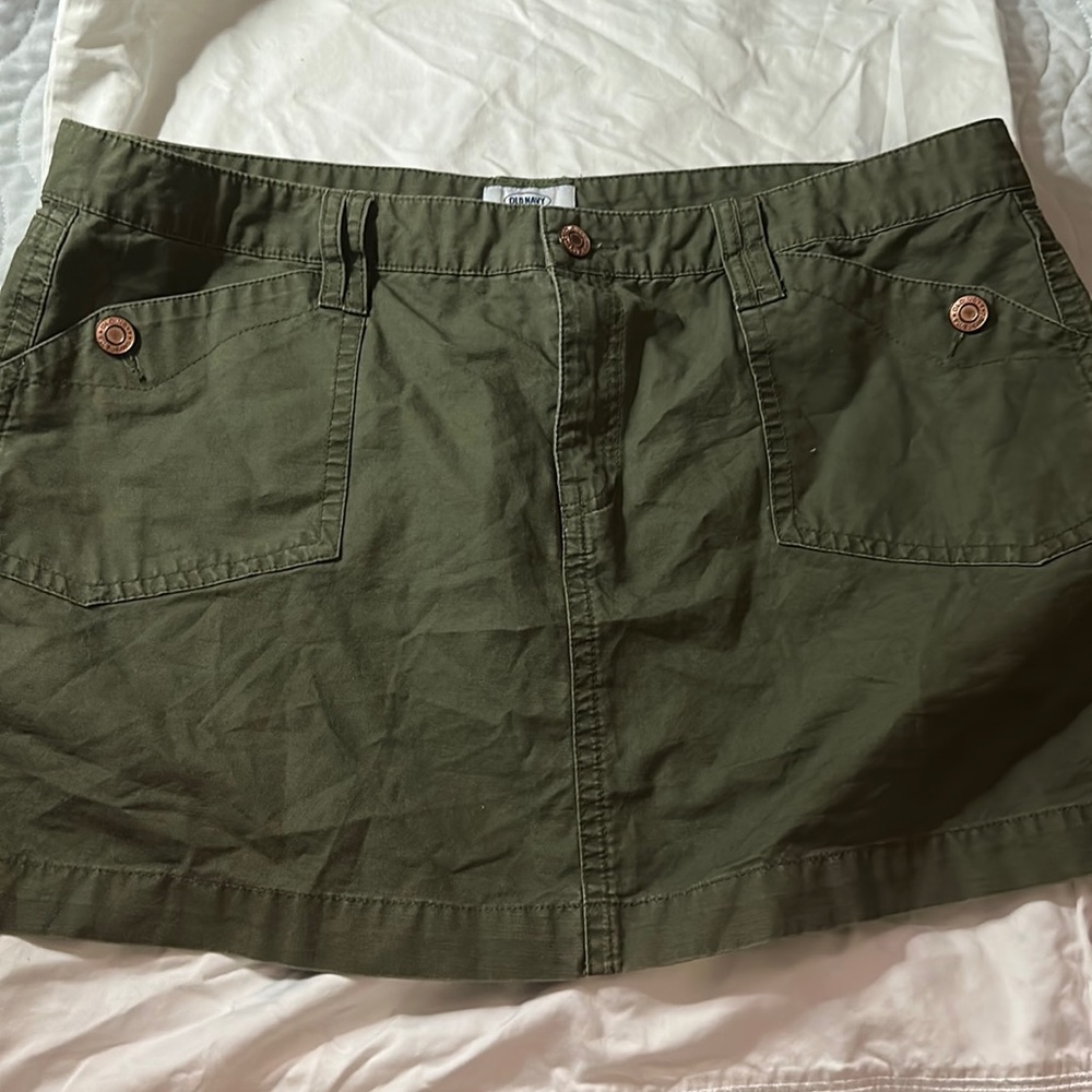 Green Old Navy skirt